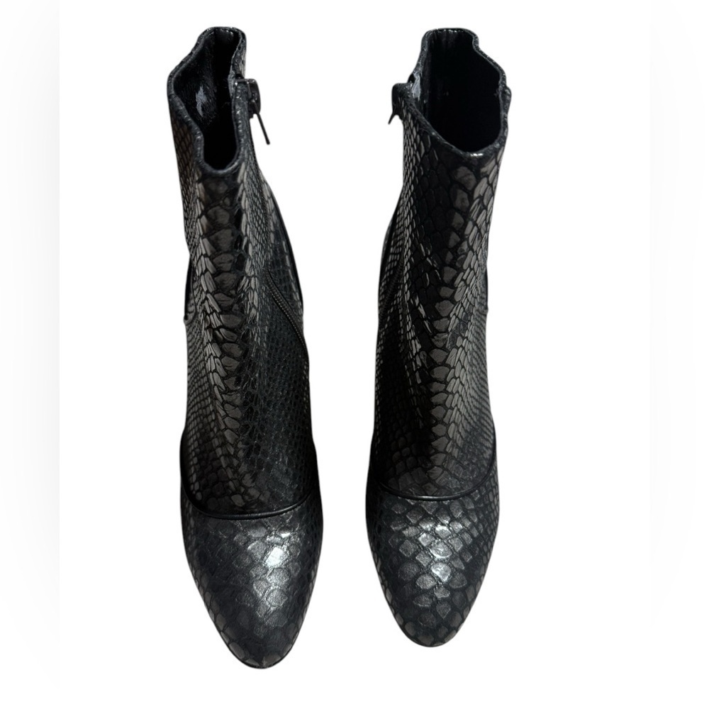 Enzo Angiolini size 7 black leather snakeskin heeled booties